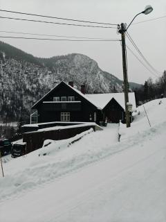 Fritt beliggende stor enebolig med høy standard - 8