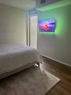 Beautiful Arlington Apartment with Pool & Parking! - 9