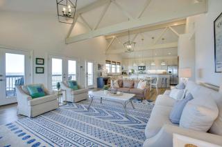 Lakefront NOLA Home with Hot Tub and Views! - 0