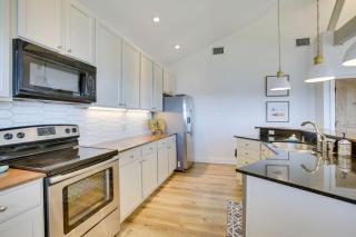 Lakefront NOLA Home with Hot Tub and Views! - 1