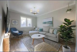 Casa Queen East - Modern 2BR Suite in Leslieville - 0