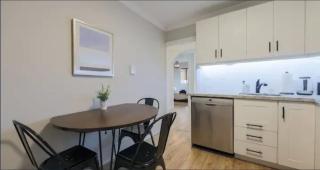 Casa Queen East - Modern 2BR Suite in Leslieville - 9