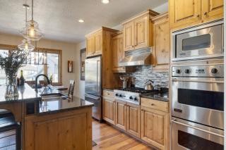 Blue Skies Lakeside Family-Friendly Getaway w Hot Tub BBQ - Heber City - 3