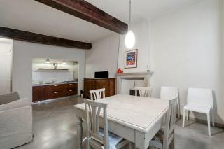 HOST4U - LOGGIA Square Apartment in Brescia City Center Piazza della Loggia & Piazza Vittoria - 9