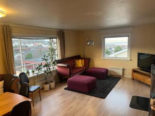 Cozy home with a fireplace, well connected to bus, quiet and view over the fjord - Trondheim - 3