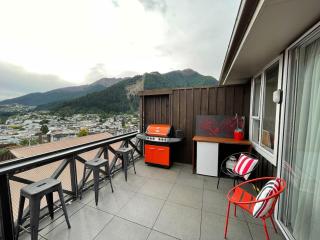 Habeke Bothy - epic views - 700mtrs to town - Queenstown - 8