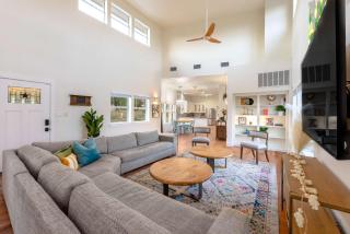 Sleeps 20 Private Pool Backyard Luxurious Home - 8