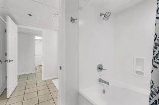 Long Beach 4-205 - 7