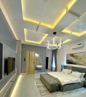 Luxe 3-Bedroom Getaway with PS5, Netflix & More! - Lekki - 3