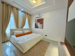Luxe 3-Bedroom Getaway with PS5, Netflix & More! - Lekki - 4