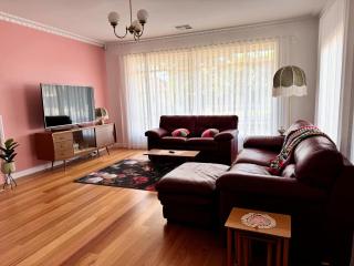 Happy Stays - Retro Haven - 5