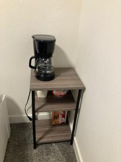 One bedroom with shared bathroom at Jellys Cozy Home - Tacoma - 1