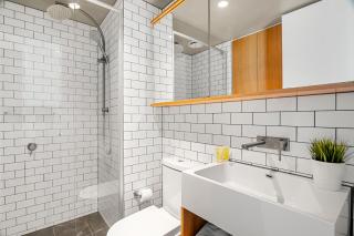 Gorgeous City Views 64th Floor 3BR APT with Pool & Gym - 4
