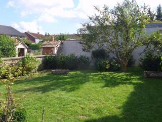 Gîte familial rénové, jardin avec jeux, terrasse, proche circuits randonnée, 7 pers + 2 bébés - FR-1-611-4 - Chantraines - 2