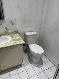 One bedroom in luxurious brand new ground level apartment - Mississauga - 5