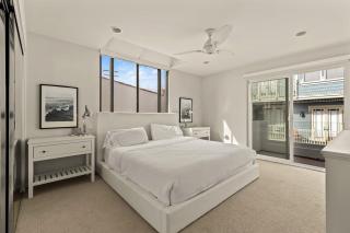 Beachfront 4BR Luxury Top-Floor Escape - Manhattan Beach - 3