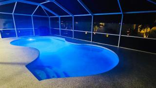 NEW Renovated luxury home with private heated pool, game room Near Anna Maria Island and IMG - Bradenton - 9