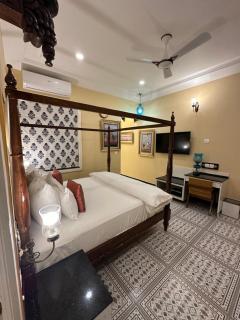 The Coral Court Homestay - Agra - 8
