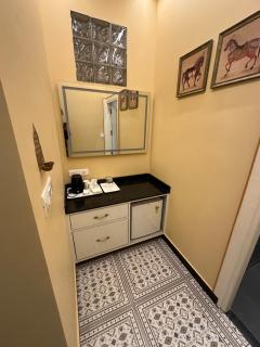 The Coral Court Homestay - Agra - 9