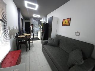 Flatbirds Beautiful Small Apartment - 0