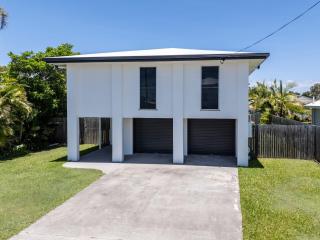 Modern Urangan Beach House Close To Beach - Urangan - 4