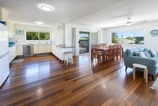 Modern Urangan Beach House Close To Beach - Urangan - 2