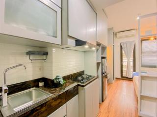 Cozy Studio Apartment at Transpark Cibubur By Travelio - 4