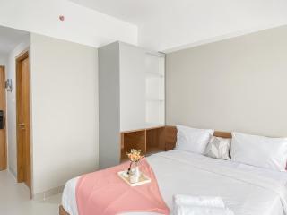 Modern Look Studio Apartment at Gateway Park LRT City Jatibening By Travelio - 8