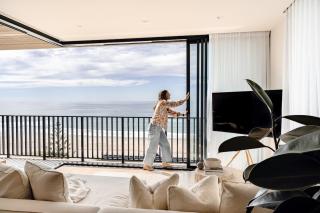 Resort Style Ocean Front Apartment Palm Beach - 0