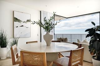 Resort Style Ocean Front Apartment Palm Beach - 1