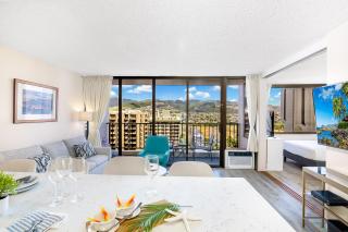 Tropical Gem Near Waikiki Beach with Free Parking! - Honolulu - 1