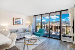Tropical Gem Near Waikiki Beach with Free Parking! - Honolulu - 3