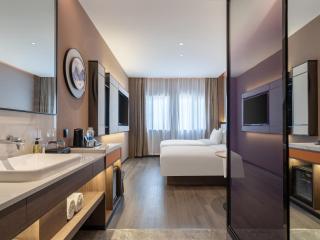 Jinan Quancheng Square Baotu Quanworld Hotel - Jinan - 1