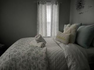 Cozy, 1st floor apartment 2bdrms Plus Semi Private room with Futon Pets with fee Family Friendly Close to Everything - 6