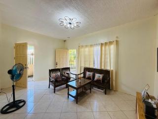 AisG Homestay Tres -Fully Furnished Shared Homestay FREE NETFLIX-3mins to Airport - 6