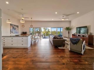 Hamptons House - Burrum Heads - 2