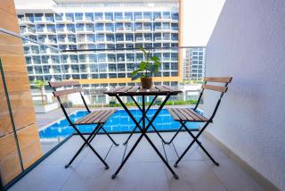 Stunning Studio with Swimming Pool View - 4