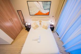 Stunning Studio with Swimming Pool View - 8