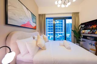 Stunning Studio with Swimming Pool View - 0