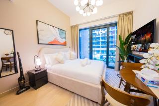 Stunning Studio with Swimming Pool View - 6