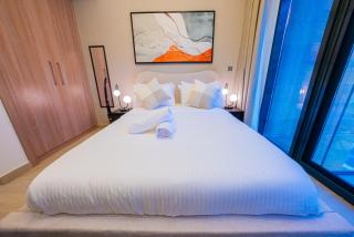 Stunning Studio with Swimming Pool View - 5