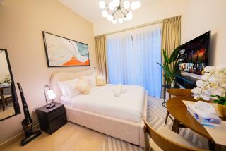 Stunning Studio with Swimming Pool View - 3