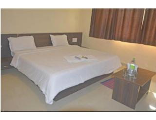 Hotel Fun N Food , Mandu - Māndu - 9