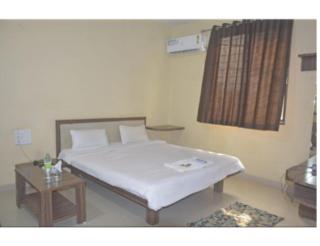 Hotel Fun N Food , Mandu - Māndu - 8