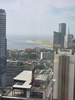 41st Floor TRIZEN Smart Luxury Apartment with sea view and portcity view - Colombo - 8