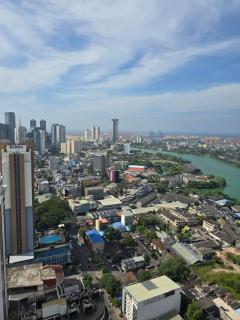 41st Floor TRIZEN Smart Luxury Apartment with sea view and portcity view - Colombo - 7