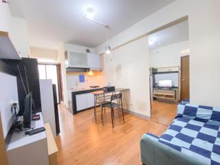 Best 2BR at Apartment Gateway Ahmad Yani Cicadas By Travelio - 3