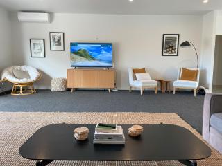 Spacious, modern, and central by the Seaside - Mangawhai - 1