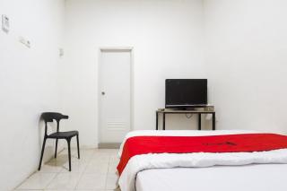 RedDoorz at Flamboyan Harapan Indah - 1