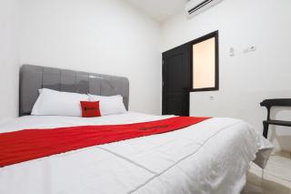 RedDoorz at Flamboyan Harapan Indah - Bekasi - 9